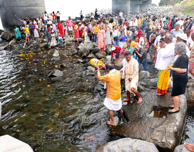 HOMMAGE AUX TRAVAILLEURS ENGAGÉS